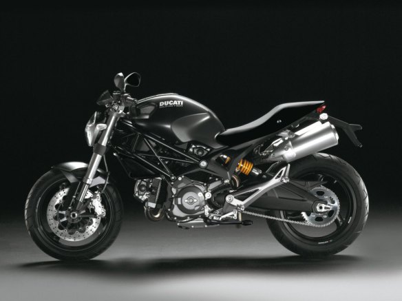 2009-Ducati-Monster-696-04.jpg