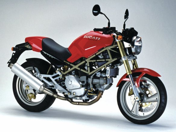 Ducati-m750-4.jpg